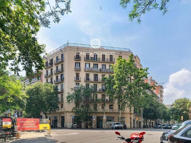 Piso en venta en calle De la Diputació, Barcelona, de 58 m² 3 habitaciones por 400.000
