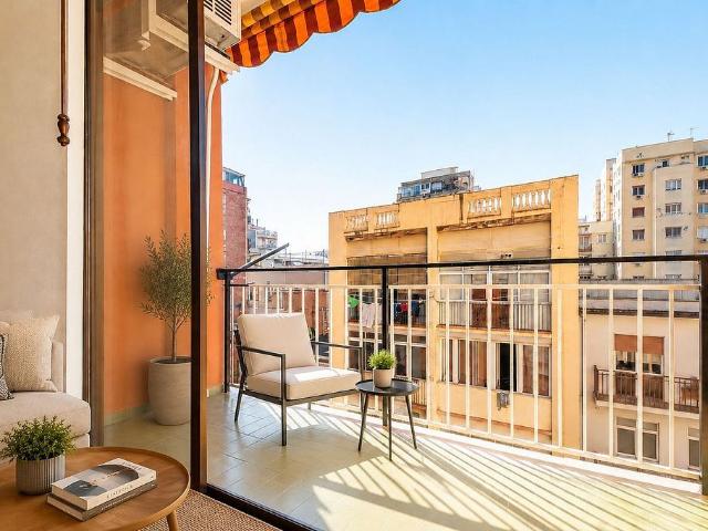 Piso en venta en calle De la Diputació, Barcelona, de 90 m² 4 habitaciones por 475.000