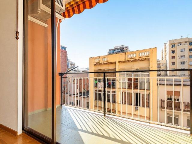 Piso en venta en calle De la Diputació, Barcelona, de 91 m² 4 habitaciones por 475.000