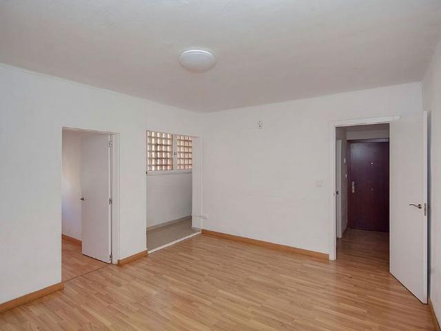 Piso en venta en calle De la Foneria, Barcelona, de 73 m² 3 habitaciones por 226.000