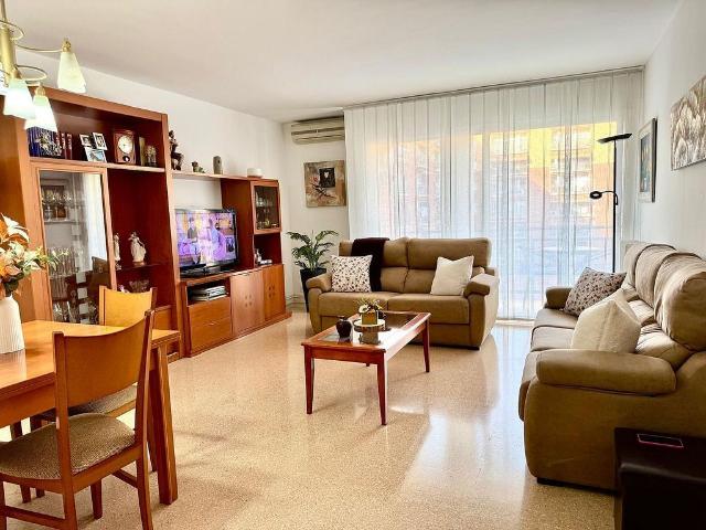 Piso en venta en calle De la Foneria, Barcelona, de 82 m² 3 habitaciones por 290.000