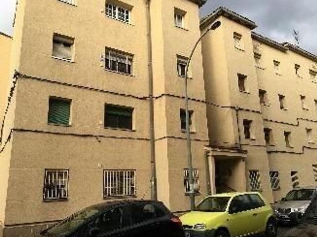 Piso en venta en calle De la Font de la Barona, Esparreguera, de 54 m² 3 habitaciones por 75.000