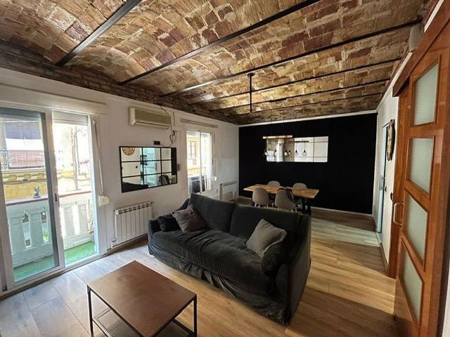 Piso en venta en calle De la Font Honrada, Barcelona, de 65 m² 3 habitaciones por 350.000