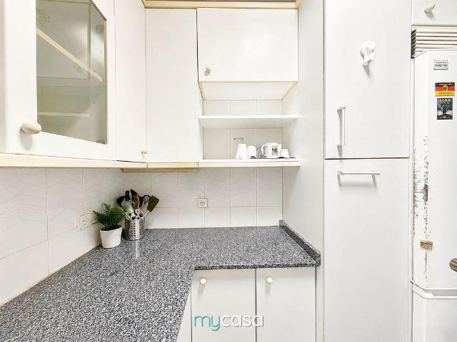 Piso en venta en calle De la França Xica, Barcelona, de 55 m² 3 habitaciones por 299.000