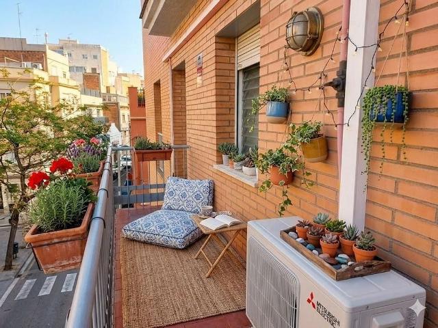 Piso en venta en calle De la Garrotxa, Barcelona, de 102 m² 4 habitaciones por 540.000