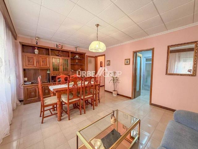 Piso en venta en calle De la Hispanitat, Terrassa, de 59 m² 3 habitaciones por 178.000