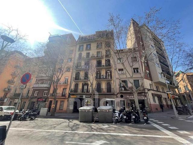 Piso en venta en calle De la Independència, Barcelona, de 52 m² 3 habitaciones por 299.000