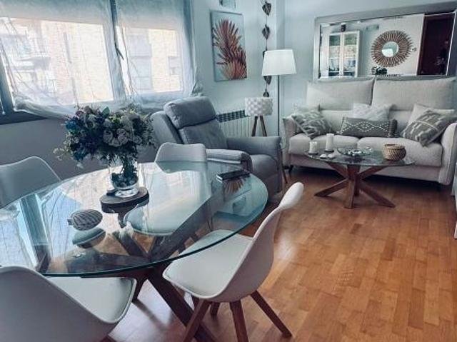 Piso en venta en calle De la Indústria, Badalona, de 60 m² 1 habitación por 315.000