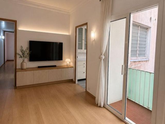 Piso en venta en calle De la Indústria, Barcelona, de 100 m² 3 habitaciones por 375.000
