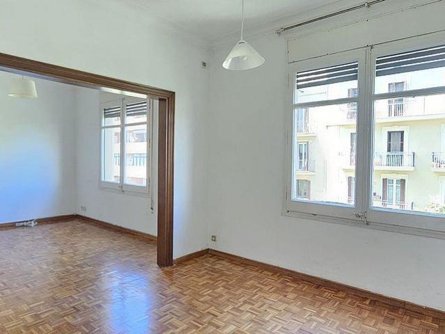 Piso en venta en calle De la Indústria, Barcelona, de 125 m² 5 habitaciones por 690.000