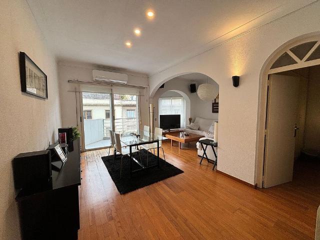 Piso en venta en calle De la Indústria, Barcelona, de 81 m² 3 habitaciones por 420.000