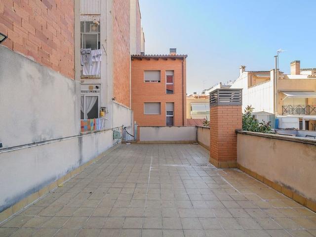 Piso en venta en calle De la Indústria, Sant Boi de Llobregat, de 50 m² 2 habitaciones por 230.000