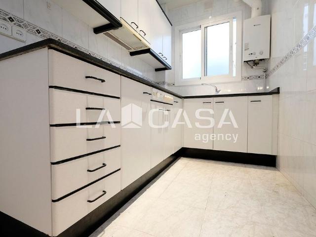 Piso en venta en calle De la Jota, Barcelona, de 64 m² 2 habitaciones por 239.000