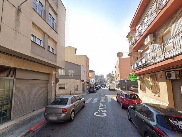 Piso en venta en calle De la Llanera, Sabadell, de 81 m² 3 habitaciones por 100.000