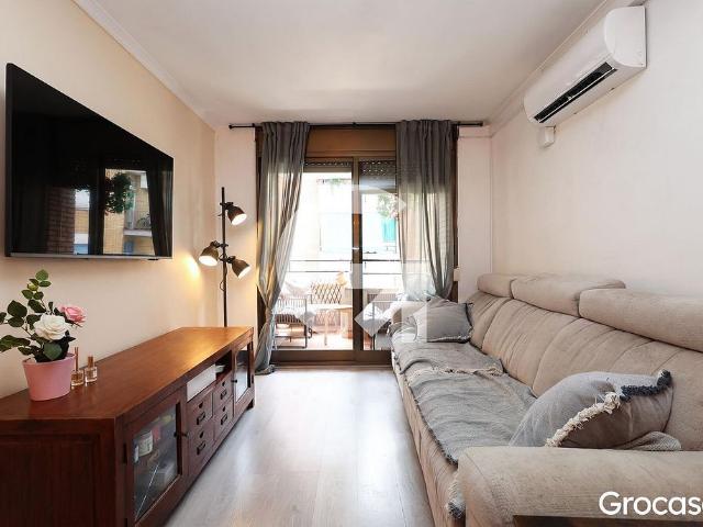 Piso en venta en calle De la Llibertat, Sant Boi de Llobregat, de 73 m² 4 habitaciones por 235.000