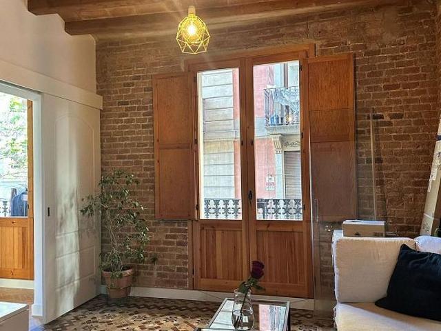 Piso en venta en calle De la Lluna, Barcelona, de 65 m² 3 habitaciones por 450.000