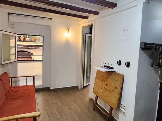 Piso en venta en calle De la Lluna, Barcelona, de 27 m² 1 habitación por 100.000