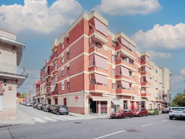 Piso en venta en calle De la Palma, Sabadell, de 59 m² 3 habitaciones por 129.000