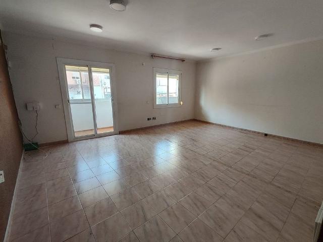 Piso en venta en calle De la Pallaresa, Badalona, de 68 m² 1 habitación por 150.000