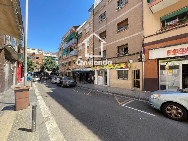 Piso en venta en calle De la Pau, Santa Coloma de Gramanet, de 91 m² 4 habitaciones por 111.000