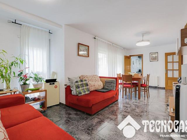Piso en venta en calle De la Plana de Can Bertran, Rubí, de 80 m² 3 habitaciones por 230.000