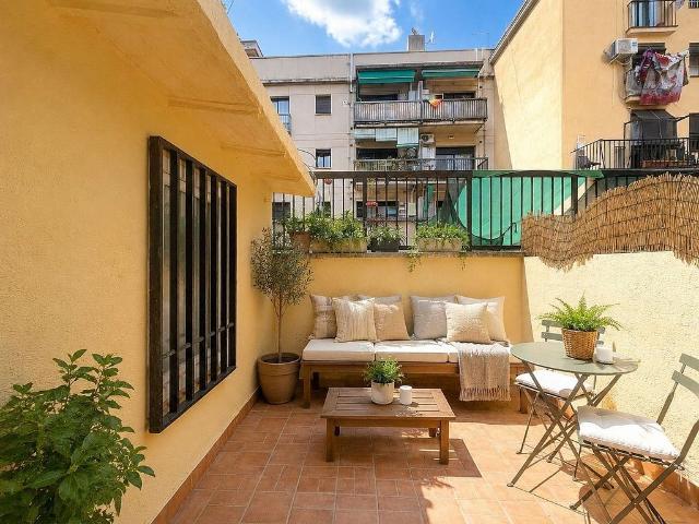 Piso en venta en calle De la Reina Amàlia, Barcelona, de 120 m² 3 habitaciones por 365.000