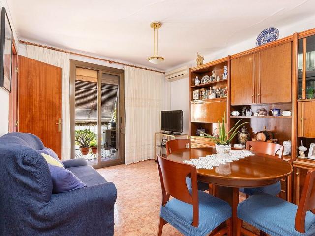 Piso en venta en calle De la Riera Alta, Barcelona, de 56 m² 3 habitaciones por 280.000