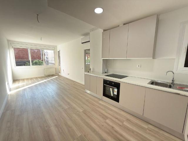 Piso en venta en calle De la Riera Blanca, Barcelona, de 81 m² 3 habitaciones por 369.000