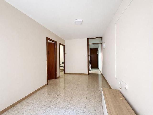 Piso en venta en calle De la Riera Blanca, Hospitalet de Llobregat, L´, de 50 m² 3 habitaciones por 180.000