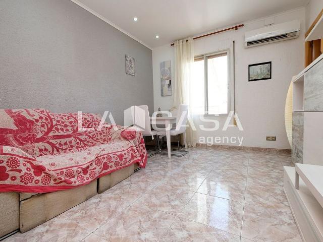 Piso en venta en calle De la Riera D'horta, Barcelona, de 55 m² 3 habitaciones por 299.000