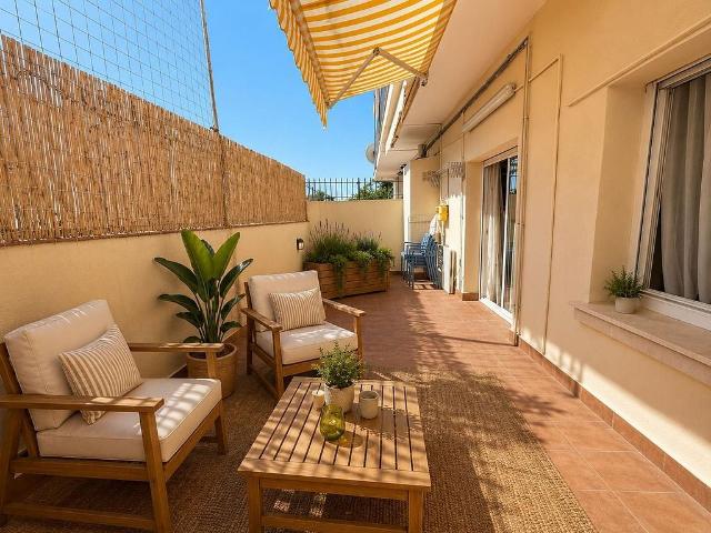 Piso en venta en calle De la Selva, Badalona, de 65 m² 3 habitaciones por 285.000