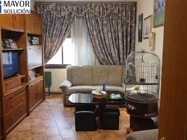 Piso en venta en calle De la Selva, Badalona, de 66 m² 3 habitaciones por 101.000