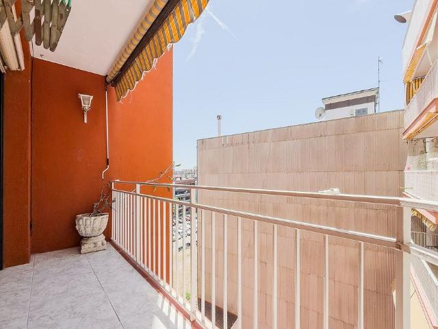 Piso en venta en calle De la Seu D'urgell, Badalona, de 95 m² 4 habitaciones por 410.000