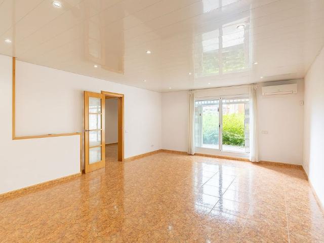 Piso en venta en calle De la Seu D'urgell, Badalona, de 98 m² 3 habitaciones por 358.000