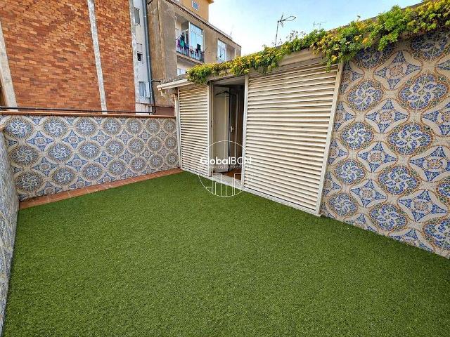 Piso en venta en calle De la Verge del Pilar, Cornellà de Llobregat, de 109 m² 3 habitaciones por 370.000