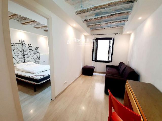 Piso en venta en calle De la Victòria, Barcelona, de 35 m² 1 habitación por 215.000