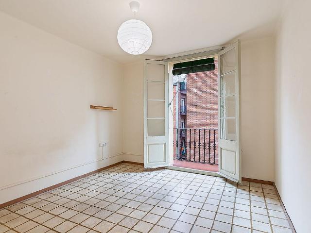 Piso en venta en calle De la Virtut, Barcelona, de 71 m² 3 habitaciones por 325.000