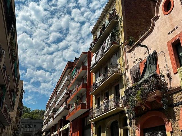 Piso en venta en calle De Lafont, Barcelona, de 62 m² 3 habitaciones por 355.000