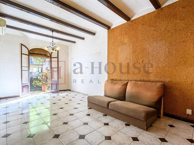 Piso en venta en calle De Las Navas de Tolosa, Barcelona, de 51 m² 2 habitaciones por 287.000