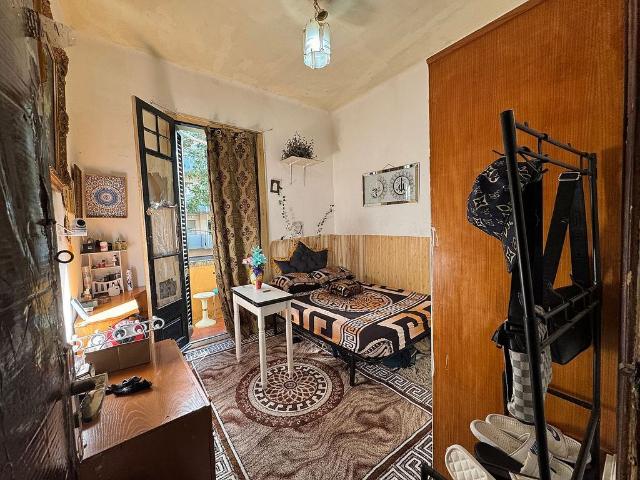 Piso en venta en calle De Las Navas de Tolosa, Barcelona, de 75 m² 4 habitaciones por 270.000