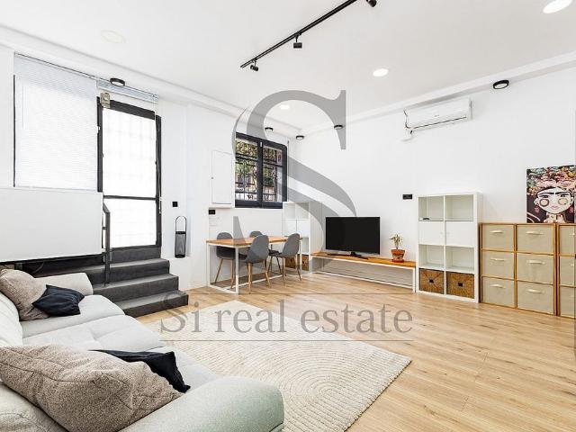 Piso en venta en calle De L'arc de Sant Martí, Barcelona, de 55 m² 1 habitación por 239.000