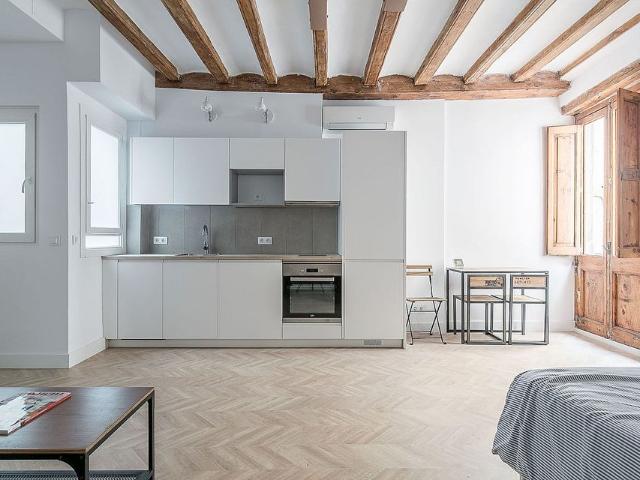 Estudio en venta en calle De L'argenter, Barcelona, de 32 m² por 150.000