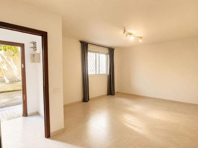 Piso en venta en calle De L'atlàntida, Barcelona, de 60 m² 2 habitaciones por 340.000