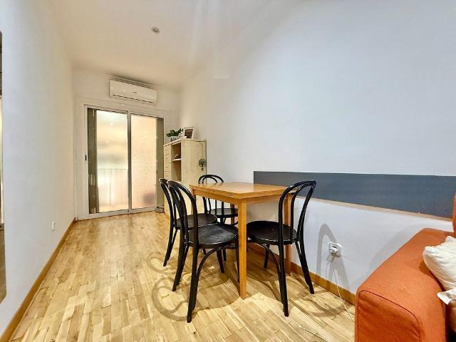 Piso en venta en calle De L'avenir, Barcelona, de 48 m² 2 habitaciones por 335.000
