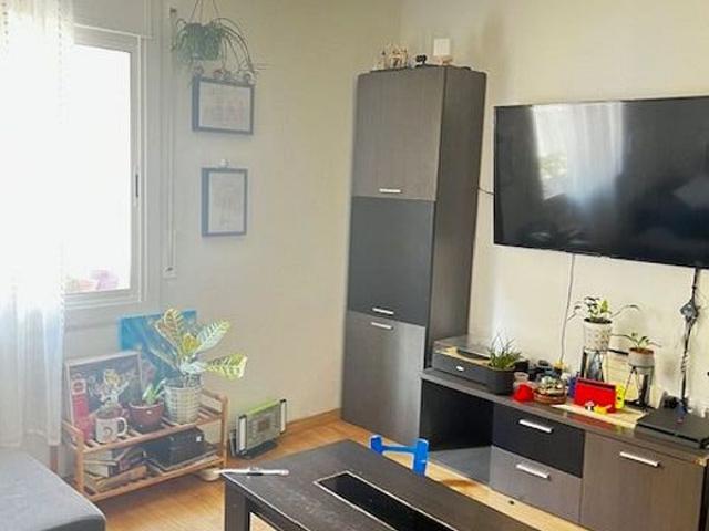 Piso en venta en calle De L'emigrant, Hospitalet de Llobregat, L´, de 65 m² 3 habitaciones por 275.000
