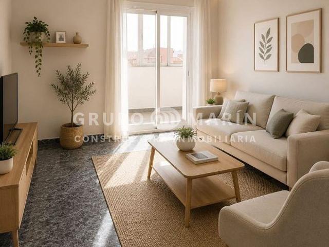 Piso en venta en calle De L'empordà, Badalona, de 60 m² 3 habitaciones por 155.000