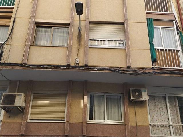 Piso en venta en calle De Les Aigües del Llobregat, Hospitalet de Llobregat, L´, de 61 m² 3 habitaciones por 100.000