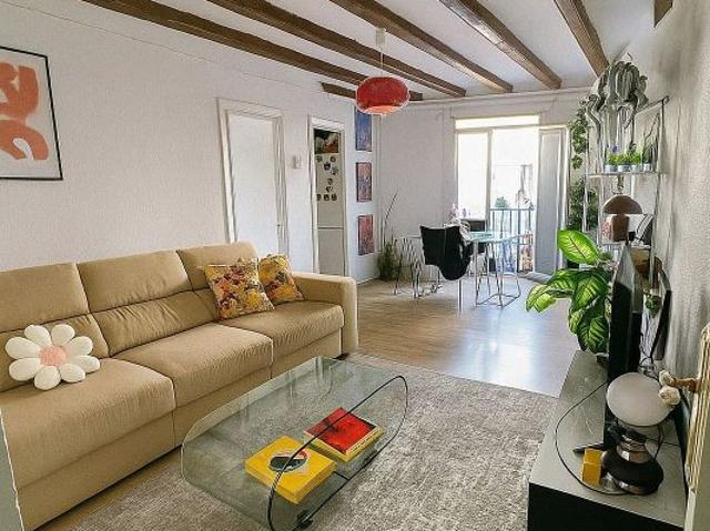 Piso en venta en calle De Les Basses de Sant Pere, Barcelona, de 71 m² 2 habitaciones por 435.000