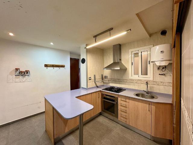 Piso en venta en calle De Les Carretes, Barcelona, de 40 m² 1 habitación por 140.000