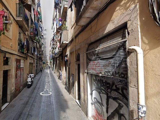 Piso en venta en calle De Les Carretes, Barcelona, de 44 m² 1 habitación por 92.000